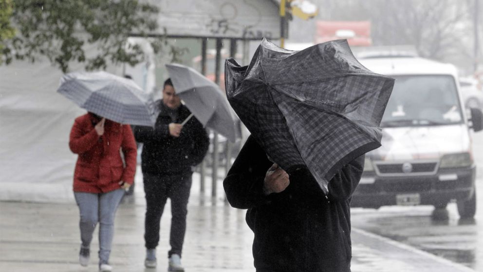 El mal tiempo se instala en el AMBA con lluvias y viento del sur