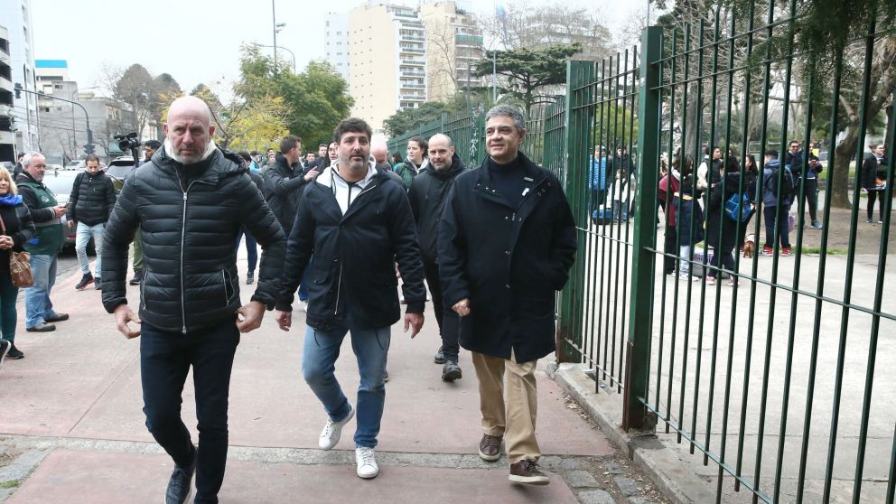 La Ciudad desalojó a más de 2 mil manteros que ocupaban el Parque Centenario