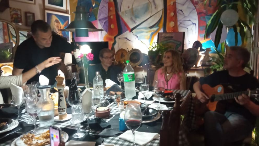 El músico Gabriel Torres lanzó "delivery de canciones" a la gorra