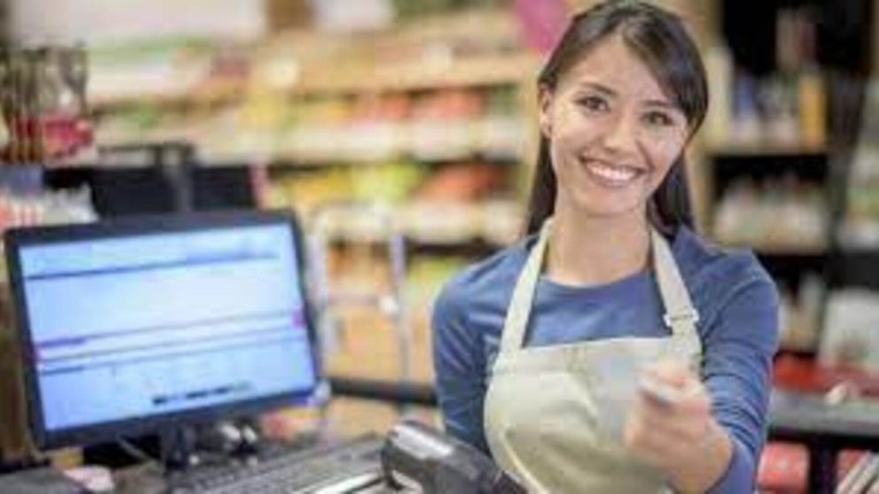 Cuánto gana con aumento un cajero de supermercado en agosto de 2024