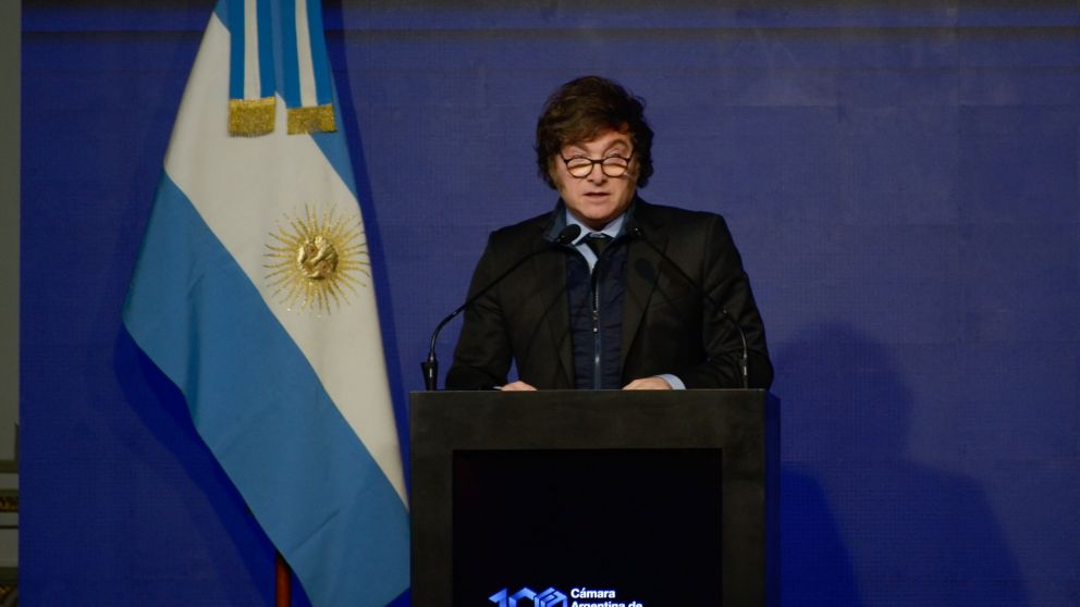 Javier Milei y Luis Caputo en el Council de las Américas