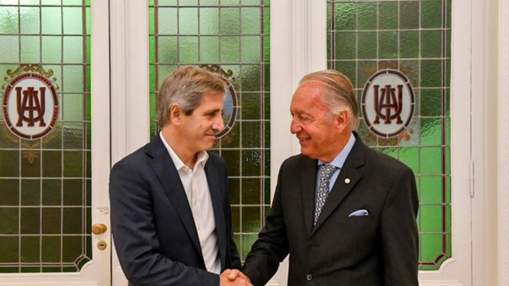El ministro Caputo y Funes de Rioja (UIA) queja sindical por lo que consideran "un tándem"