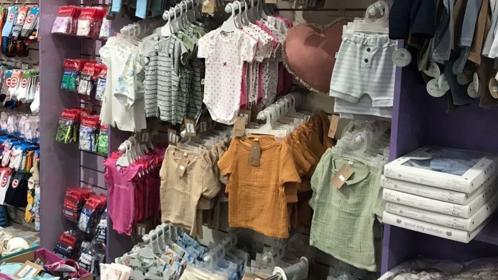 Once, Flores y Villa Crespo liquidan ropa para bebé y niños.