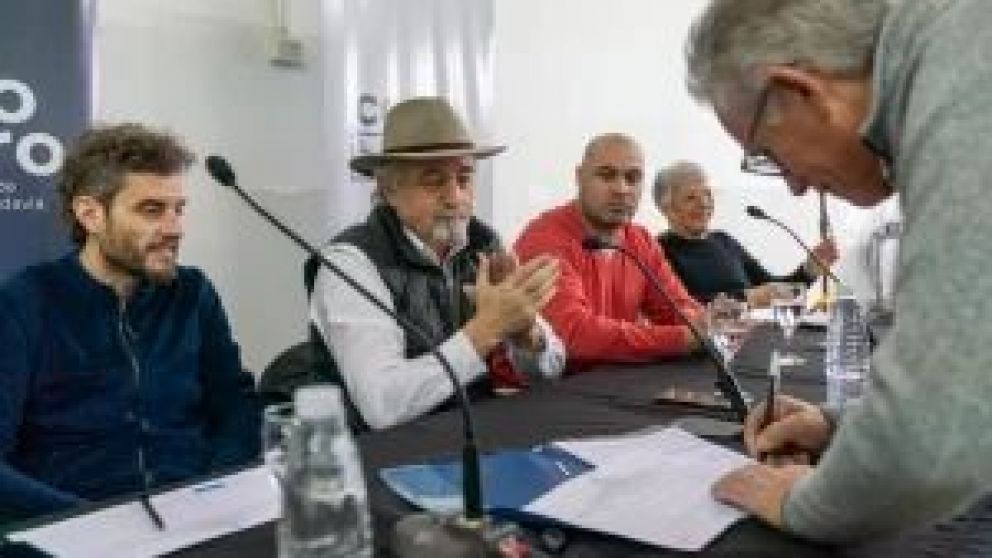 Se trata de dos obras de ampliación de la red de gas natural para beneficiar a vecinos de los barrios Bella Vista Sur y Gasoducto. "En estos meses, le vamos a poner recursos a la mayor cantidad de obras de gas posible", afirmó Othar Macharashvili.