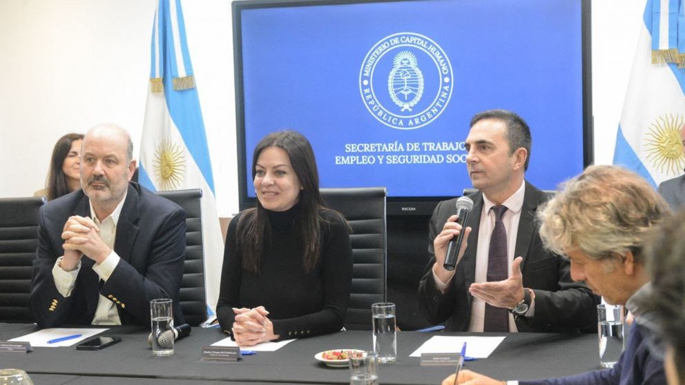 Comenzó la mesa de diálogo que activó el Gobierno por la reforma laboral
