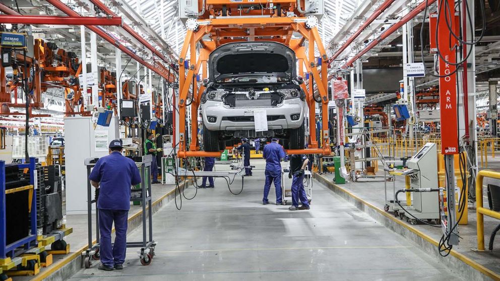 La producción de autos volvió a caer en junio