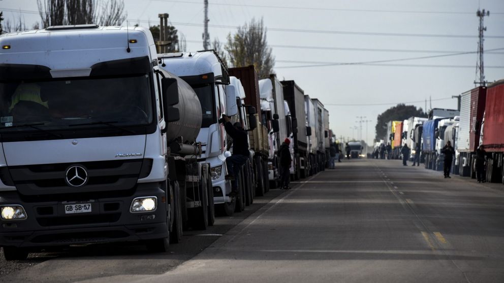 Los aceiteros mantienen su huelga por el conflicto paritario y acusan a empresarios