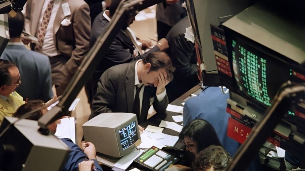 Cayó la bolsa de Japón y se produjo un nuevo lunes negro en Argentina