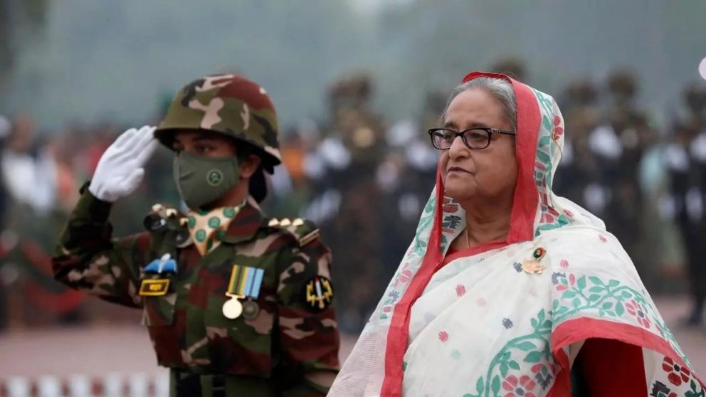 Sheikh Hasina, renunció y abandonó el país en plena ola de violencia