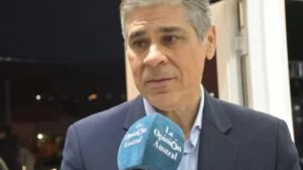 El expresidente de YPF habl� sobre decisi�n de instalar la mega planta de GNL en Punta Colorada (R�o Negro) y manifest� que �tendr�n que redise�ar la propuesta porque estaba pensado para Bah�a Blanca�.
