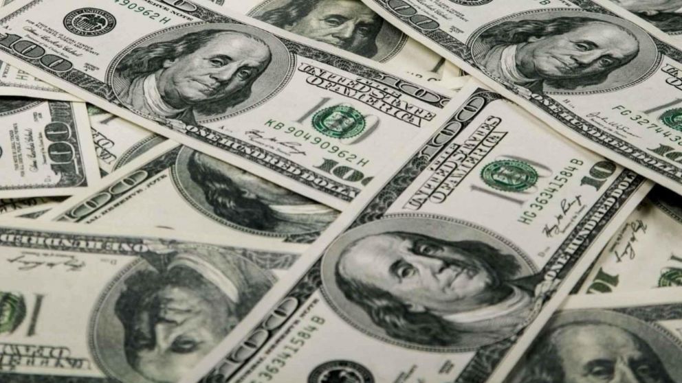 El dólar blue marcó un récord en mayo para la drástica reducción de la tasa de interés