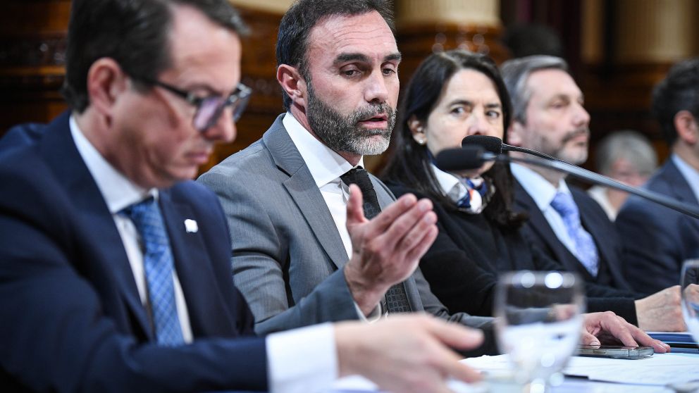 Senado: el Ejecutivo defendió la importancia del déficit fiscal