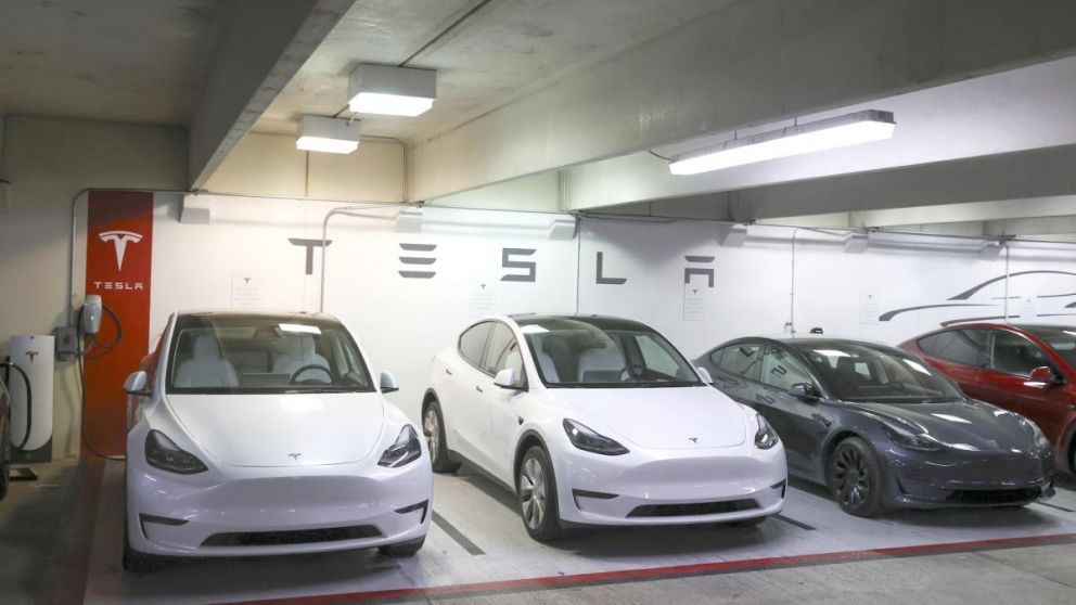 Tesla llama a revisión a 1,8 M de autos en EE.UU. por un defecto en su software
