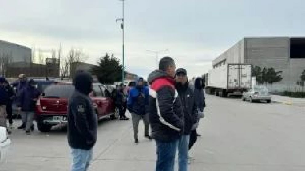 La empresa Taex SA, hace unos meses había amenazado con cerrar y despedir a todos sus trabajadores.