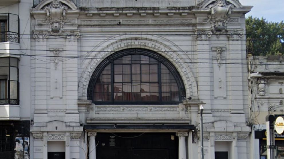 Demolieron un edificio histórico en Flores que estaba a punto de cumplir 100 años