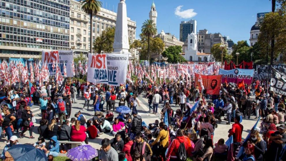 Belliboni advirtió que saldrán a la calle "contra la ola masiva de despidos".