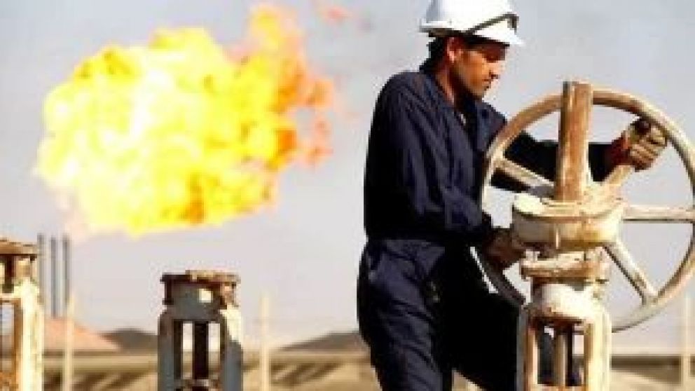 El Gobierno definió el concepto de empleados de "boca de pozo" para mantener la exención de ganancias, según se estableció en el decreto 652.