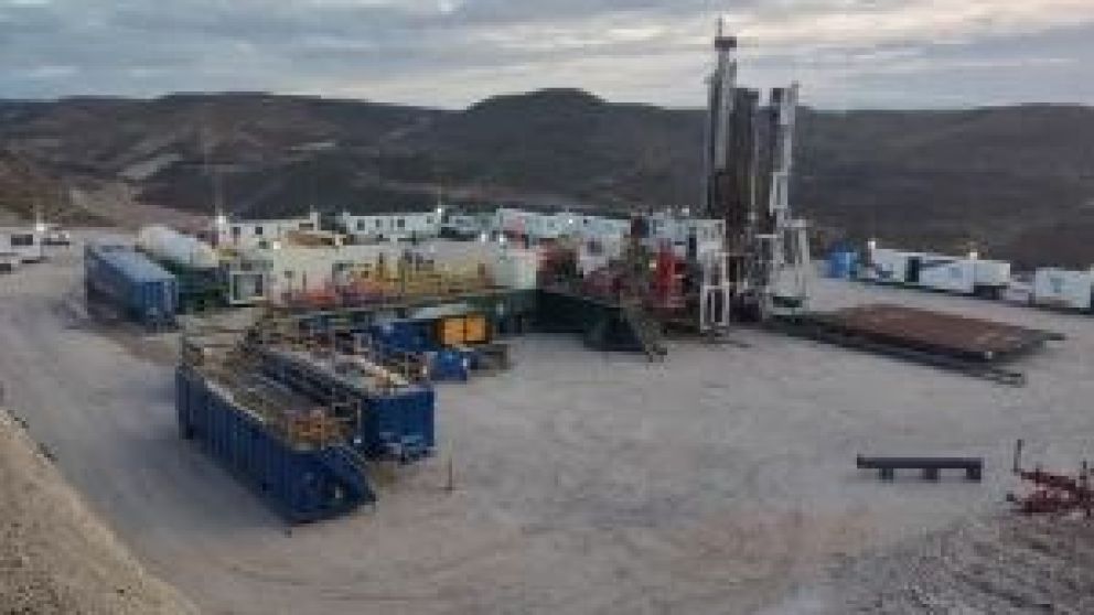 El ministro de Hidrocarburos de Chubut, Federico Ponce, aclaró que aún falta completar el plan de saneamiento ambiental y descartó la firma inminente del decreto de traspaso.