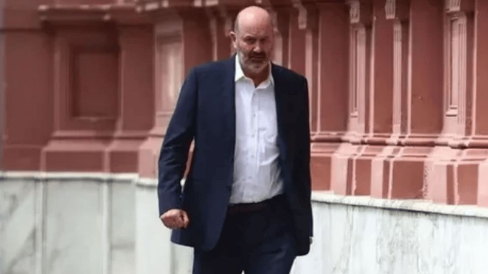 "La propina seguirá siendo voluntaria", aclaró el ministro