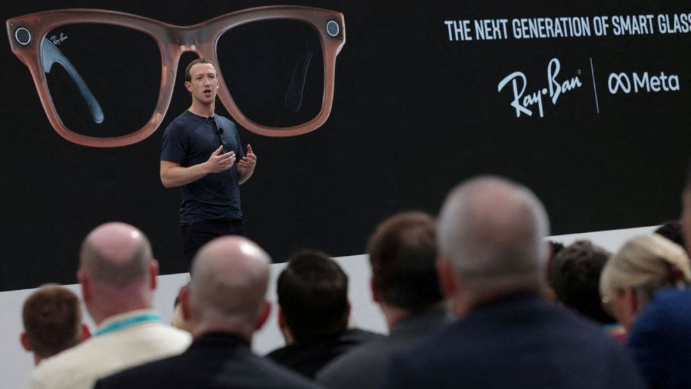 Meta evalúa comprar acciones del fabricante de anteojos Ray-Ban