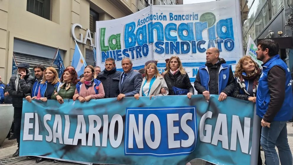 Los bancarios actualizarán su sueldo, teniendo en cuenta el 4,6% de la inflación del mes de junio