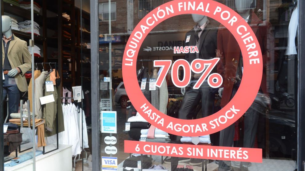 Los outlets de Villa Crespo liquidan todo con rebajas del 70%