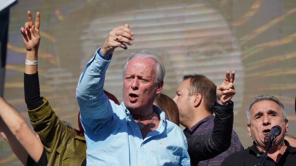 Andr�s Rodr�guez en el acto que la CGT realiz� en Defensores de Belgrano