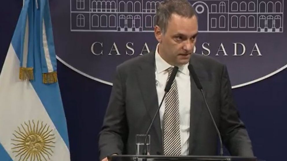 Conferencia de prensa de Adorni, tras el informe del FMI