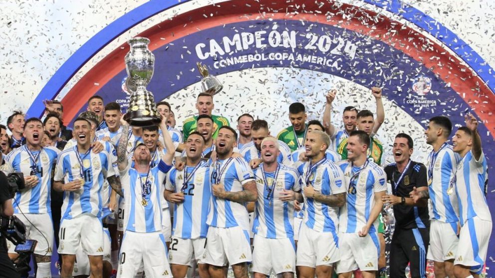 La Selección de un país roto, bicampeona de América y campeona del Mundo