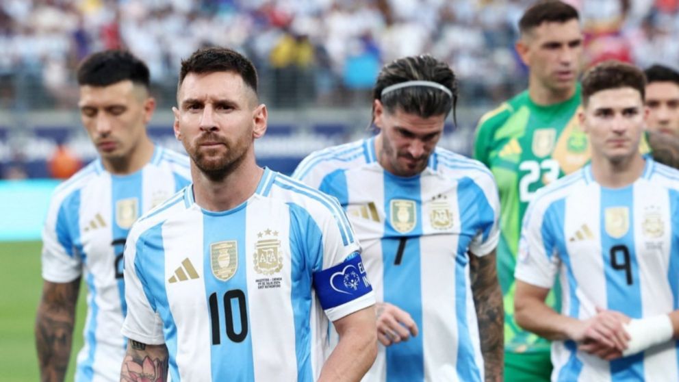 El comienzo del partido se demoró media hora