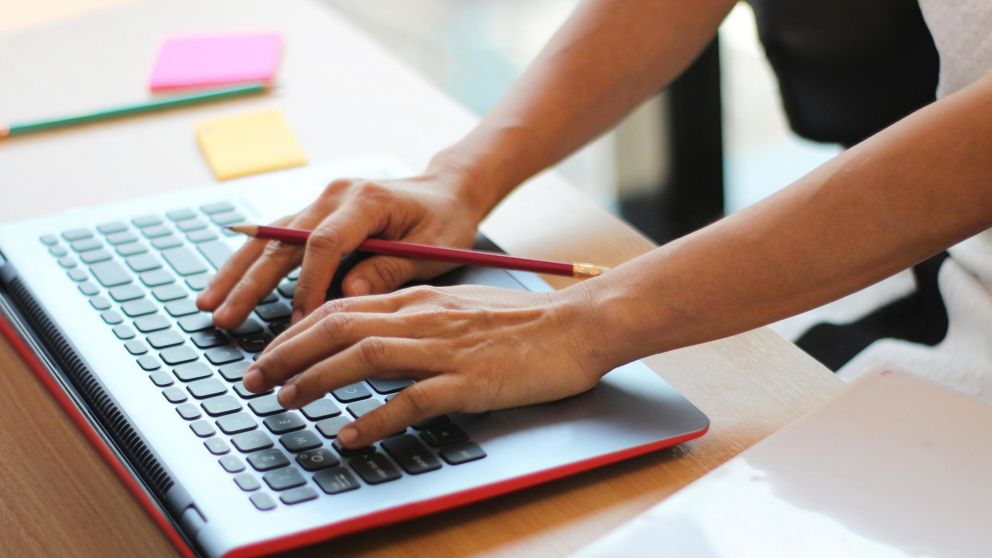 Cursos virtuales y presenciales gratis: cómo inscribirse