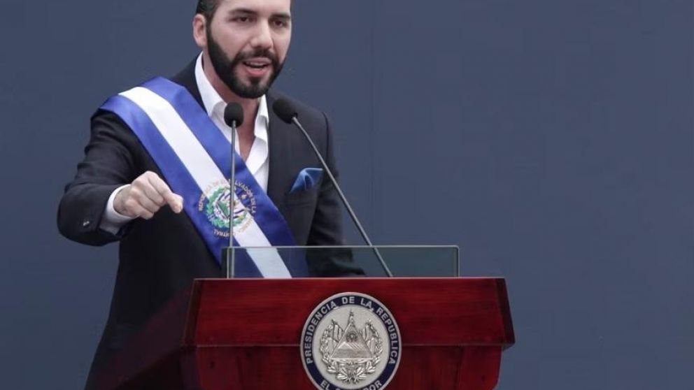 Bukele ahora apunta a los intermediarios