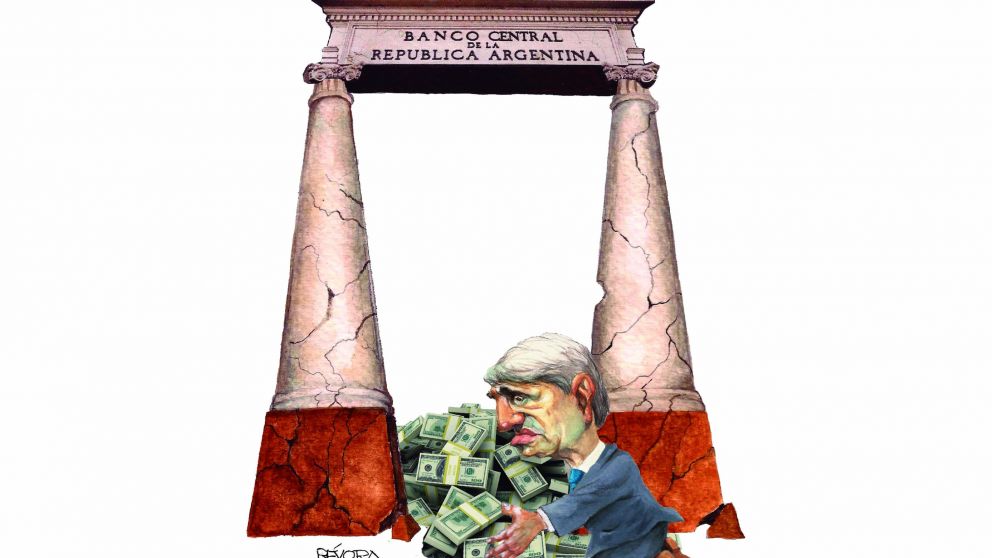 El ministro de Economía, Luis Caputo, con más medidas para bajar la inflación y acortar la brecha cmbiaria