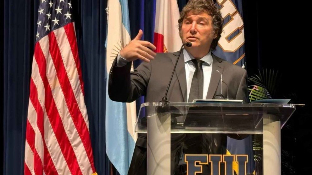 Milei sobre el dólar blue a $1.500: "Cero pánico"