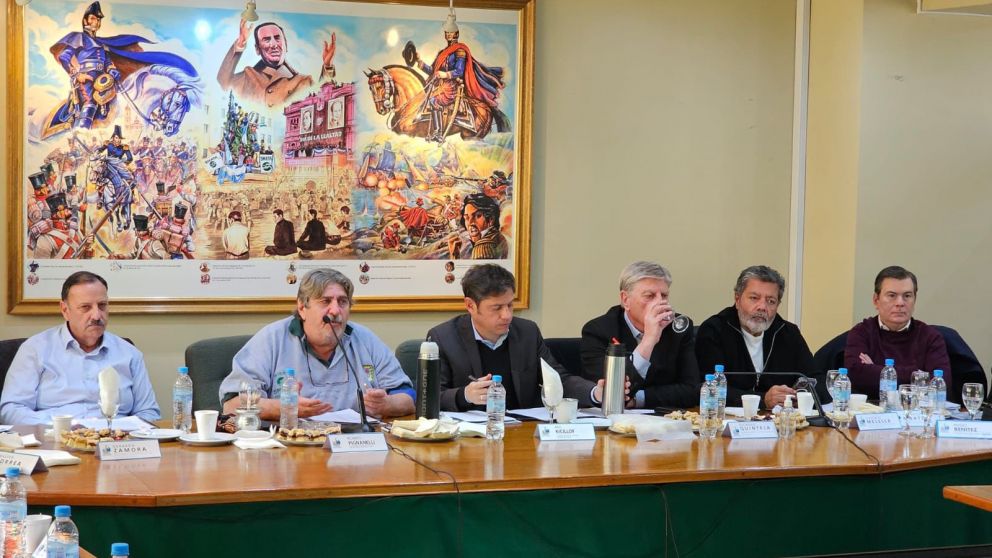 Cuatro gobernadores reunidos con la CSIRA, no firmaron el Pacto de Mayo.