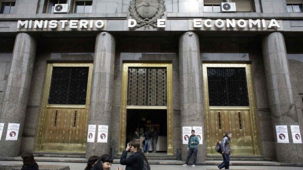 El Tesoro renovó vencimientos y captó $3 billones extra que sacó de circulación