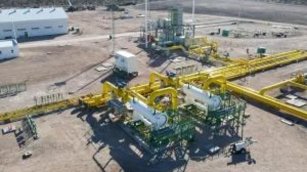 El secretario de Energía, Eduardo Rodríguez Chirilo, participó de la habilitación de la Planta Compresora de Tratayén, en la provincia de Neuquén. La obra permitirá incorporar 5MM m3/día a la capacidad de transporte del GPNK.