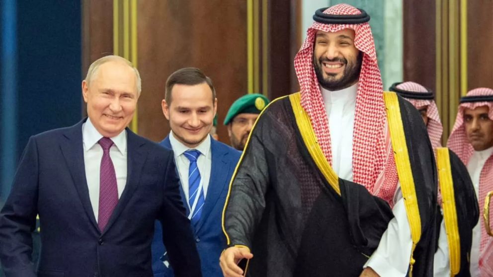 El pr�ncipe heredero saud�, Mohammed bin Salman, y el presidente ruso, Vlad�mir Putin, en Riad