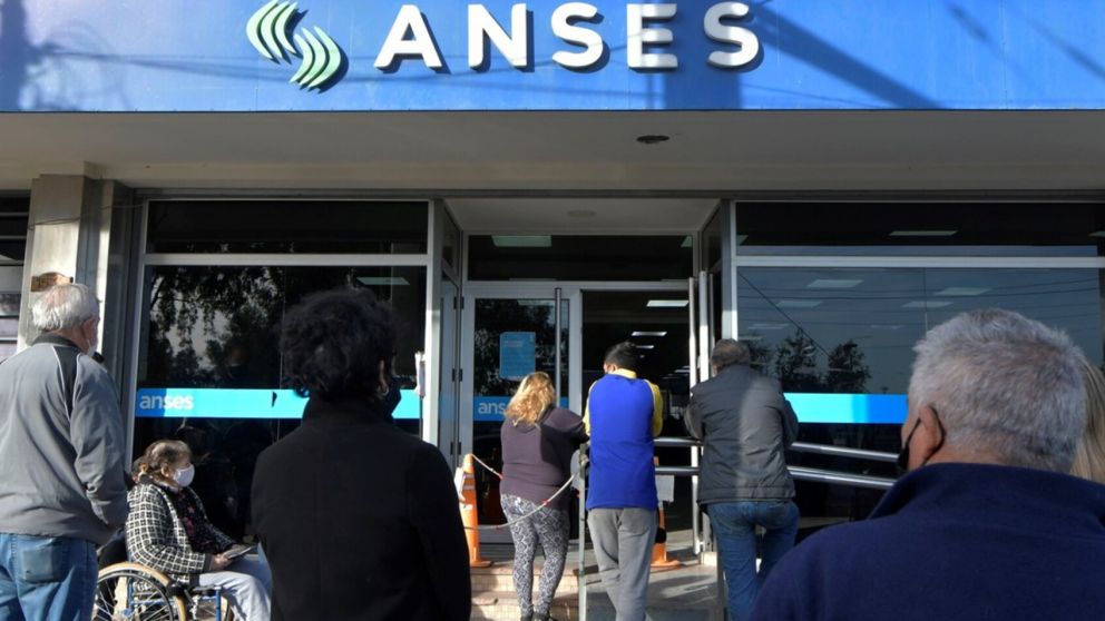 Hay miles de jubilados que esperan desde hace años ver reflejados los ajustes en sus haberes.