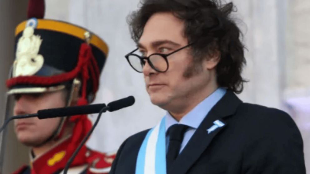 Javier Milei llega a San Juan para lanzar el Plan de Alfabetización junto a Sandra Pettovello.