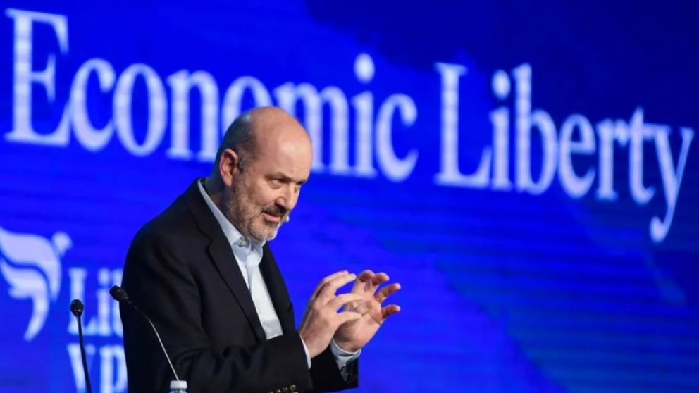 Es oficial, Federico Sturzenegger juró como ministro del Gobierno de Javier Milei