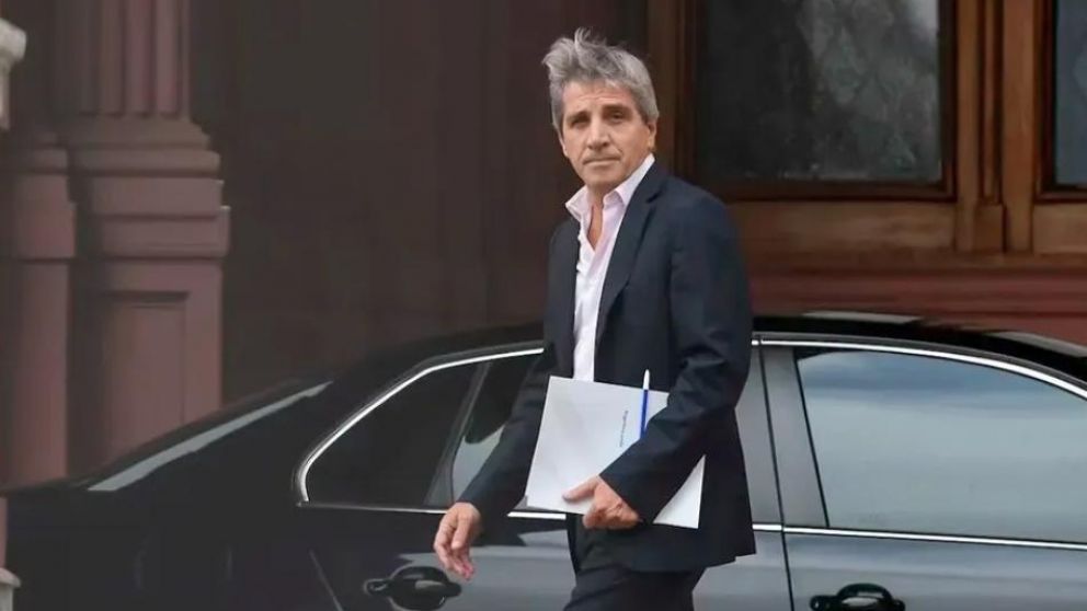 Caputo ratificó que eliminará el Impuesto PAIS a fin de año