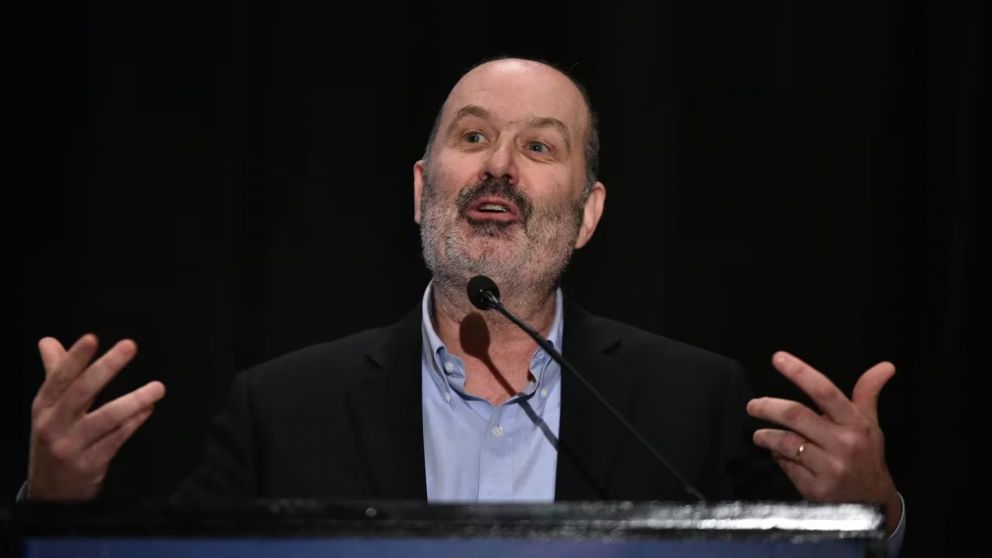 Caputo defendió a Sturzenegger y le puso paños fríos a las tensiones