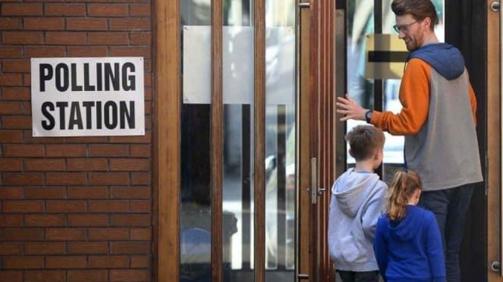 Abrieron los colegios electorales en el Reino Unido