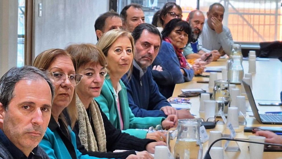 Autoridades de la provincia de Buenos Aires recibieron a gremios docentes
