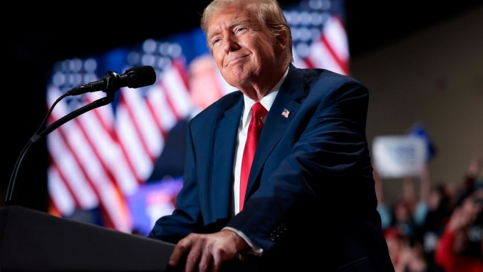 Donald Trump intenta evitar el tema de la edad de Biden y lo acusa de "incompetente"