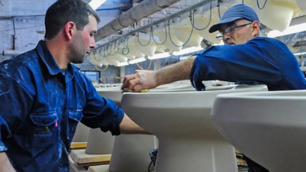 Ferrum suspende por un mes su producción