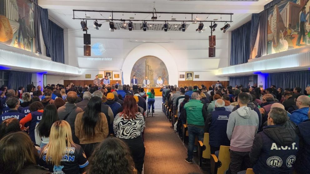 La CGT buscó mostrarse unida y propiciando el debate movimiento obrero y peronismo