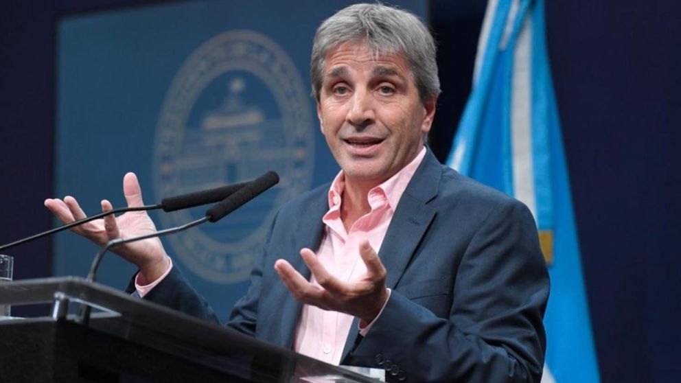 El ministro Luis Caputo salió a posicionarse luego de que los mercados reaccionara con tibieza ante la Ley Bases