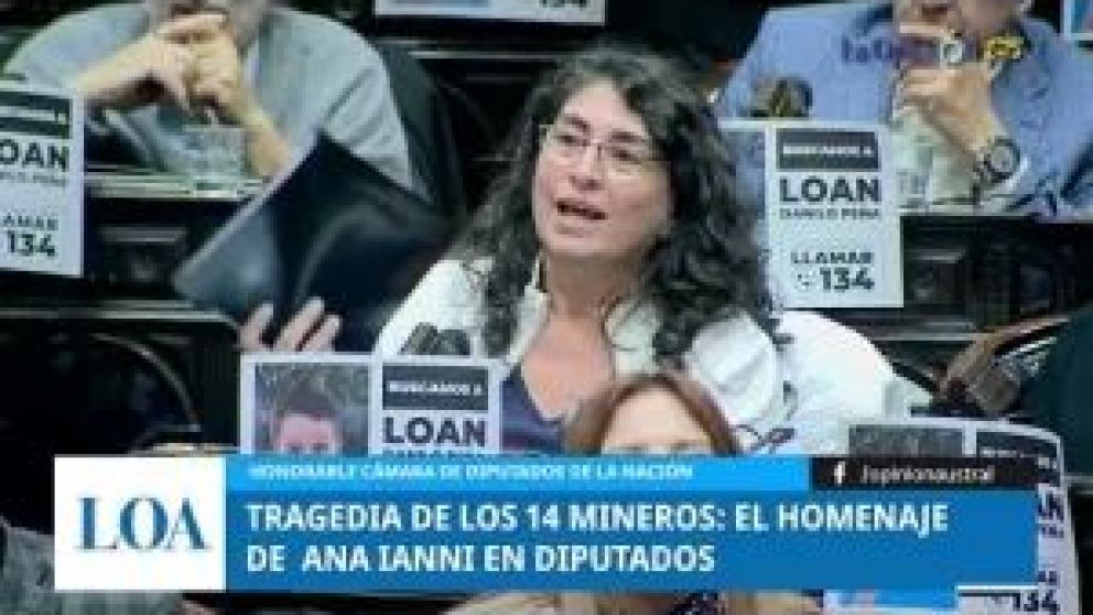 En la sesión donde se trató la Ley Bases y el Paquete Fiscal, la diputada Ana María Ianni homenajeó a los 14 mineros fallecidos en la tragedia de YCRT, y entregó centenares de firmas recolectadas en apoyo a la no privatización de la empresa carbonífera.